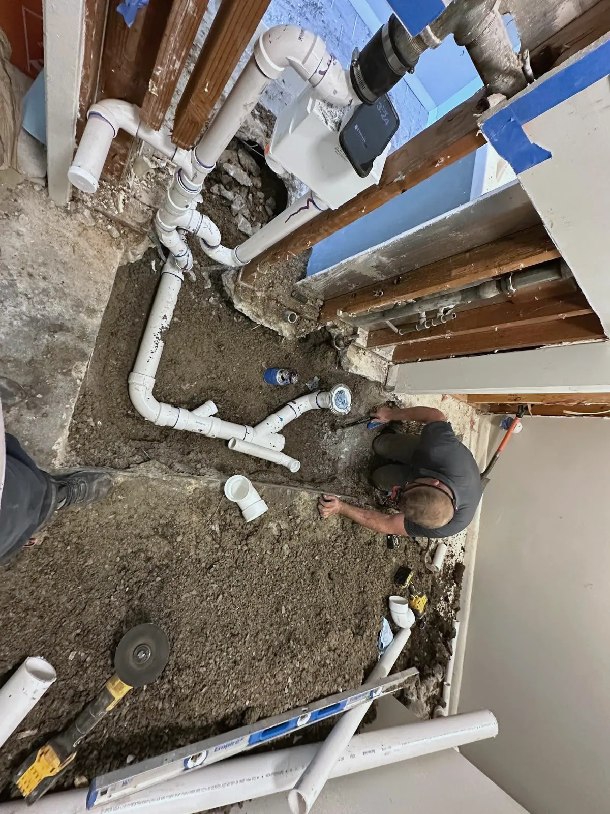 Reparación de una tubería enterrada con fuga